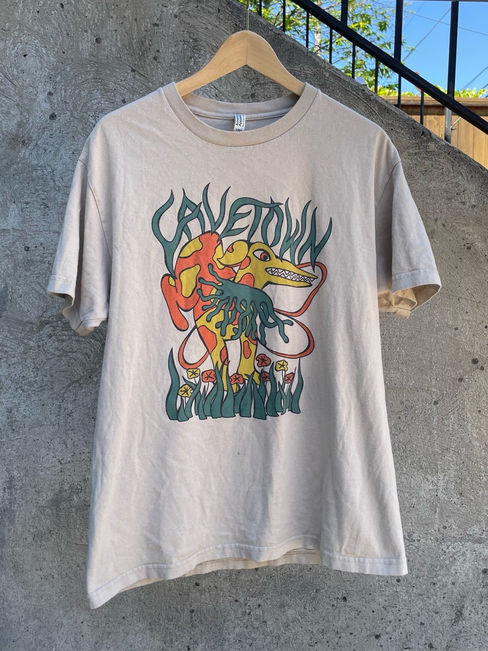 Cavetown dragon graphic tee size large